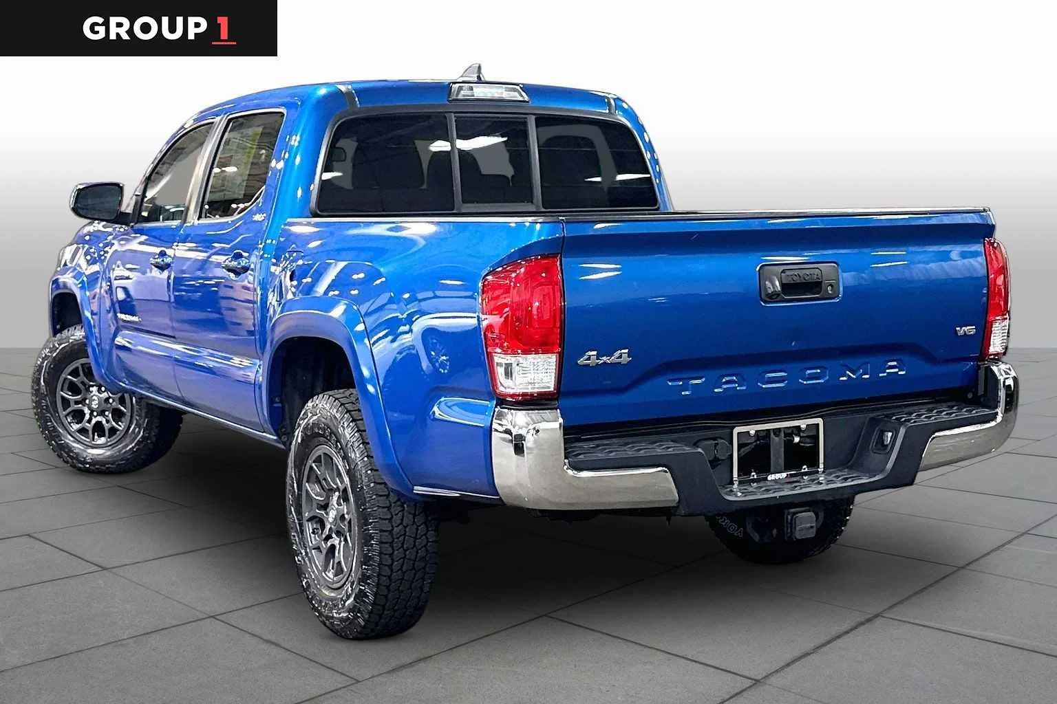 Certified Used 2017 Blazing Blue Pearl Toyota SR5 image 12