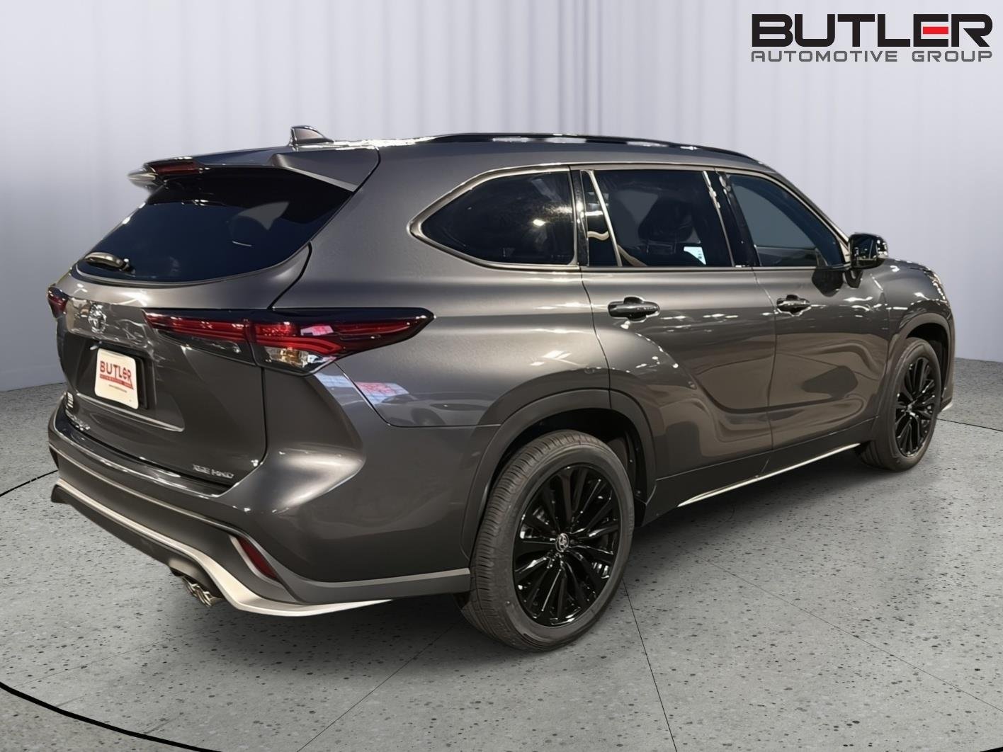Used 2025 Magnetic Gray Metallic Toyota XSE image 6