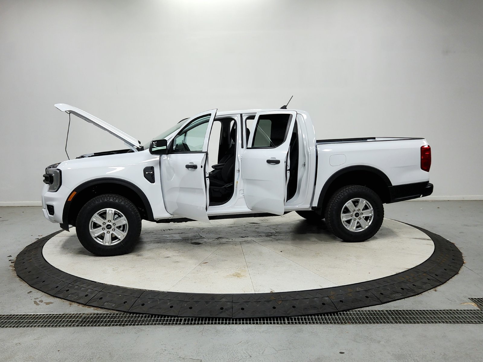 New 2026 Oxford White Ford XL image 13