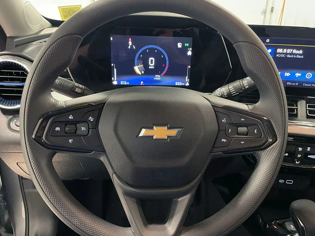 Used 2025 Gray Chevrolet LT image 30
