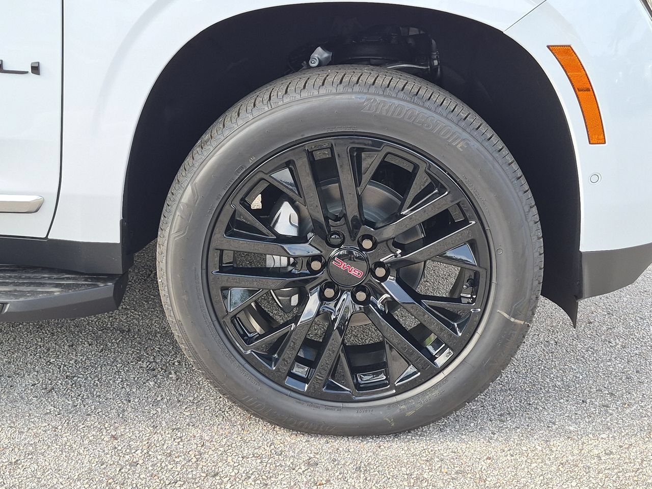 2026 GMC Yukon Denali - Photo 30