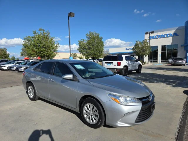 Used 2017 Silver Toyota LE image 3