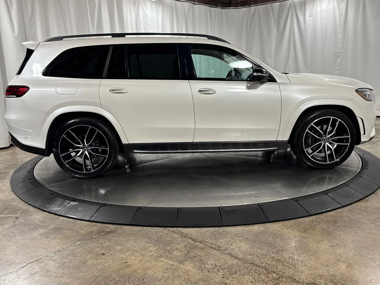 Used 2020 White Mercedes-Benz GLS 580 4MATIC® image 7