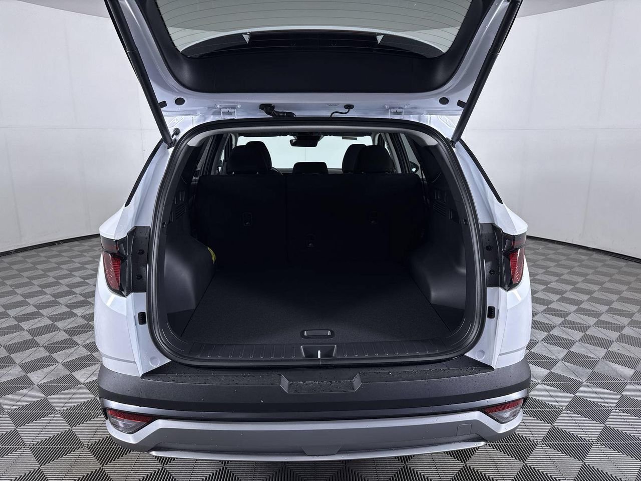 New 2026 Creamy White Pearl Hyundai SEL AWD image 15