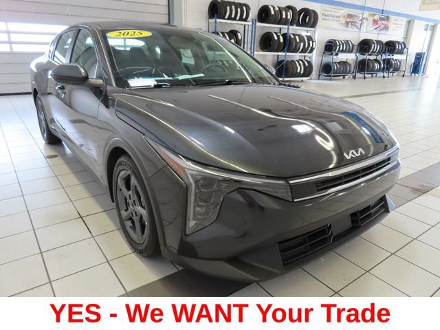 2025 Kia K4 LXS - Photo 16