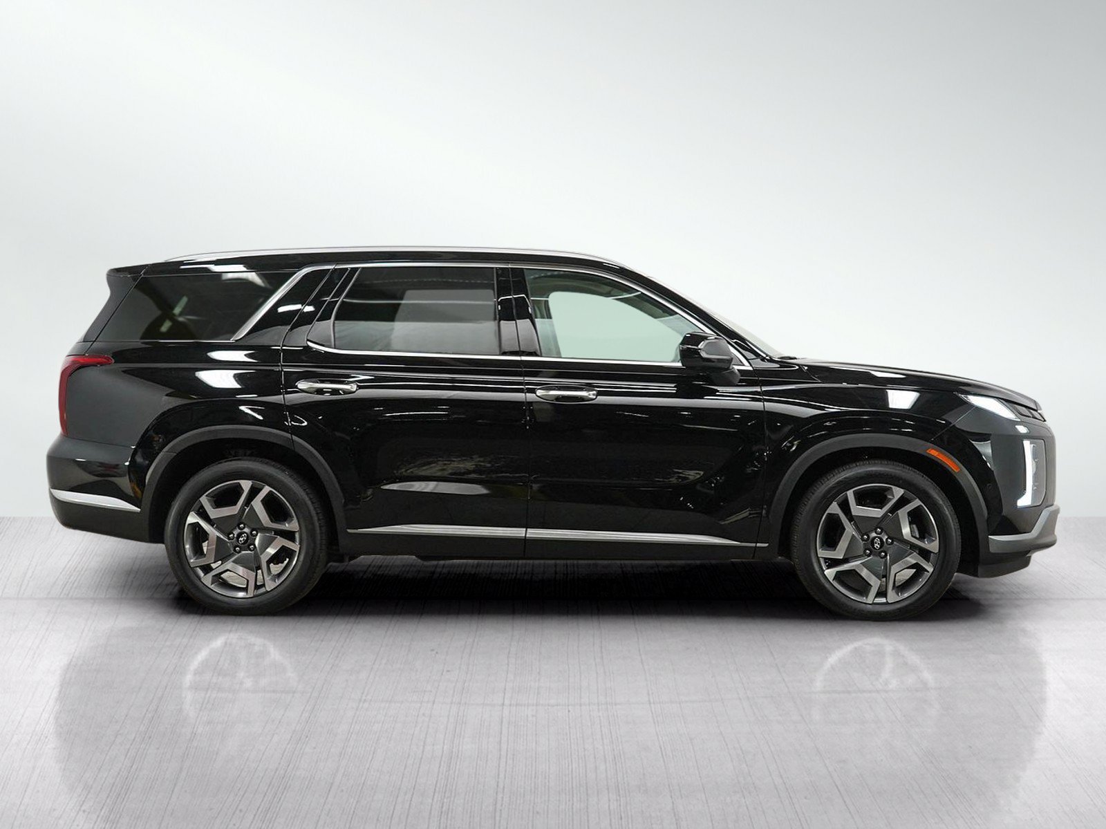 Used 2024 Abyss Black Pearl Hyundai Limited AWD image 7