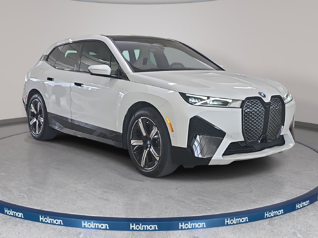 Certified Used 2022 Mineral White Metallic BMW xDrive50 image 4