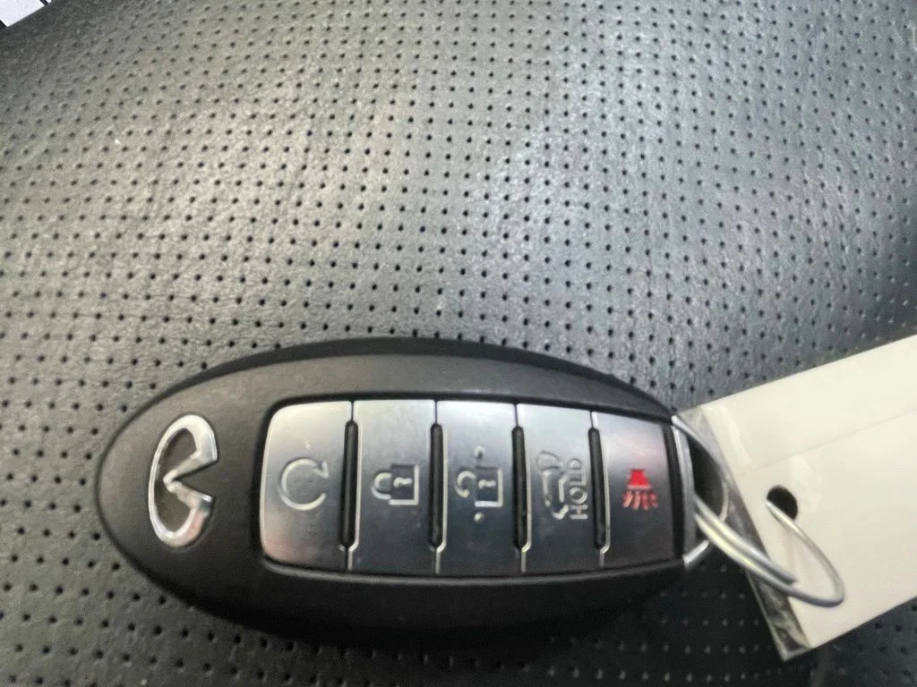 Used 2019 Black INFINITI LUXE image 31