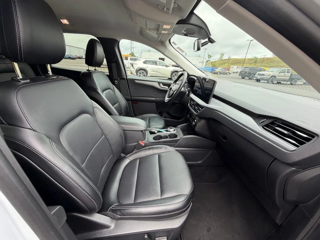 Used 2025 Silver Ford Platinum image 40