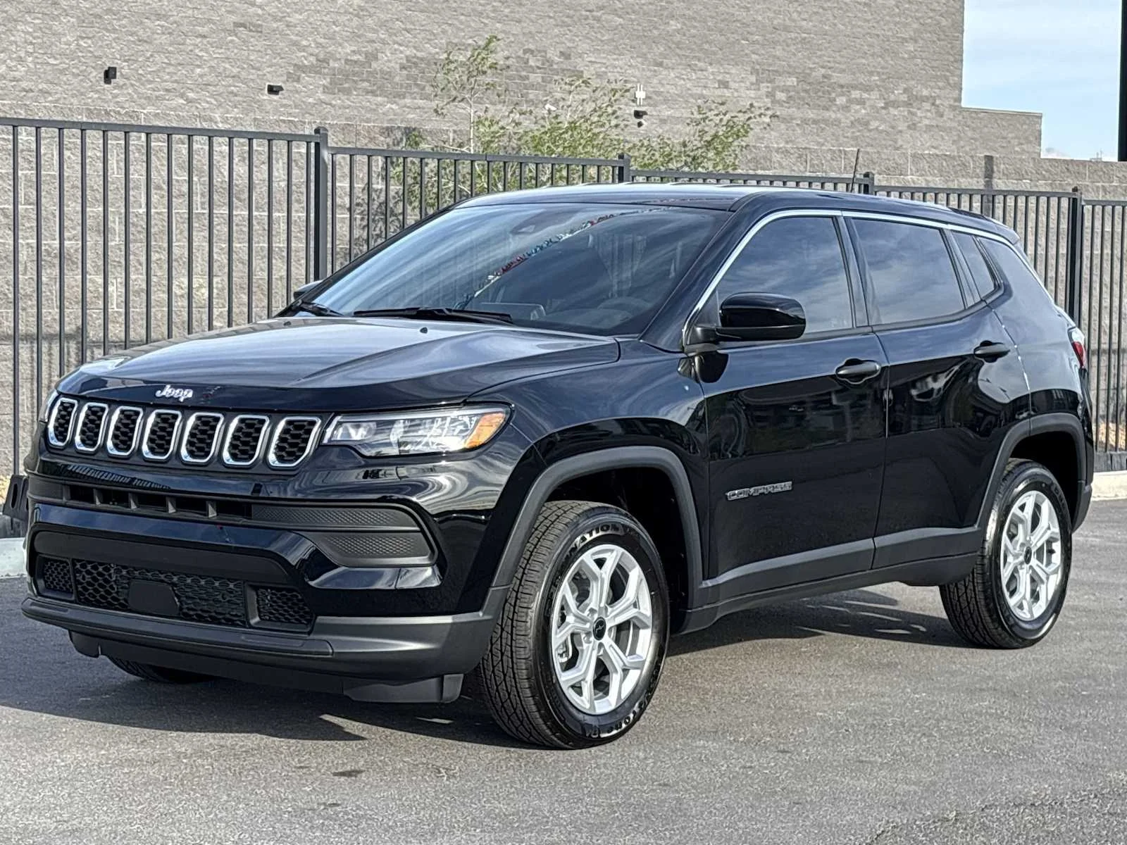 Used 2025 Diamond Black Crystal Pearlcoat Jeep Sport image 5