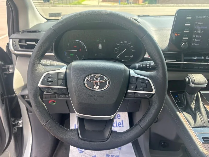 Used 2022 Silver Toyota XLE image 34