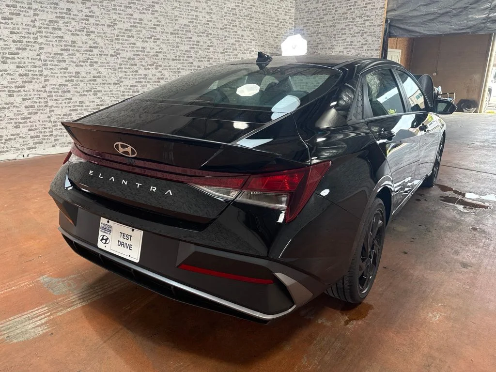New 2026 Abyss Black Hyundai SEL Sport image 7