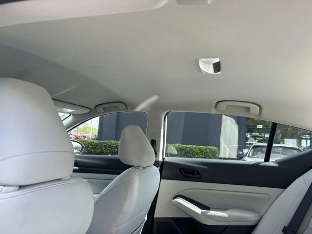 Used 2025 White Nissan 2.5 SV image 16