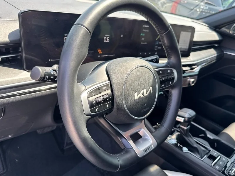 Used 2025 Wolf Gray Kia GT-Line Auto FWD image 15