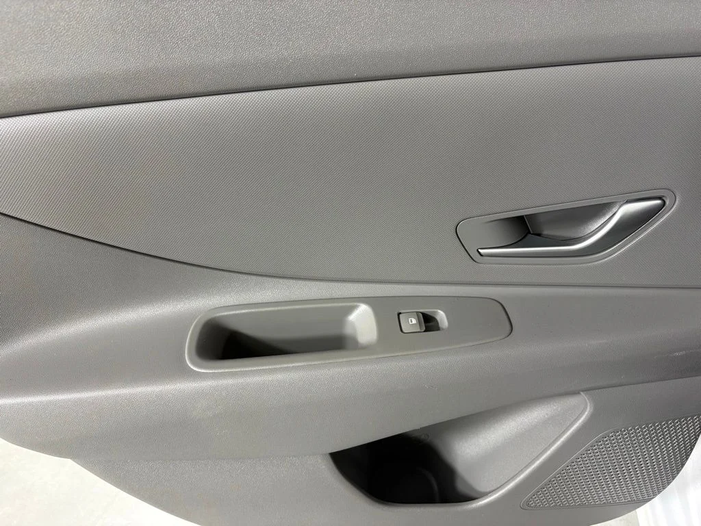 Used 2024 White Hyundai SEL image 35