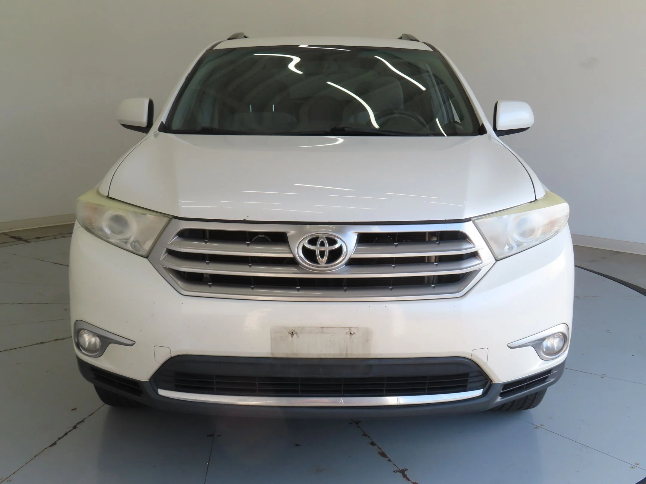 Used 2012 White Toyota Base image 9