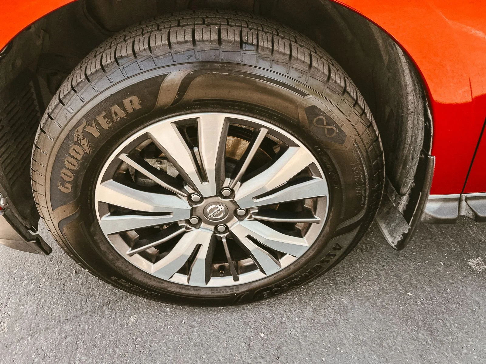 Used 2020 Red Nissan SV image 12