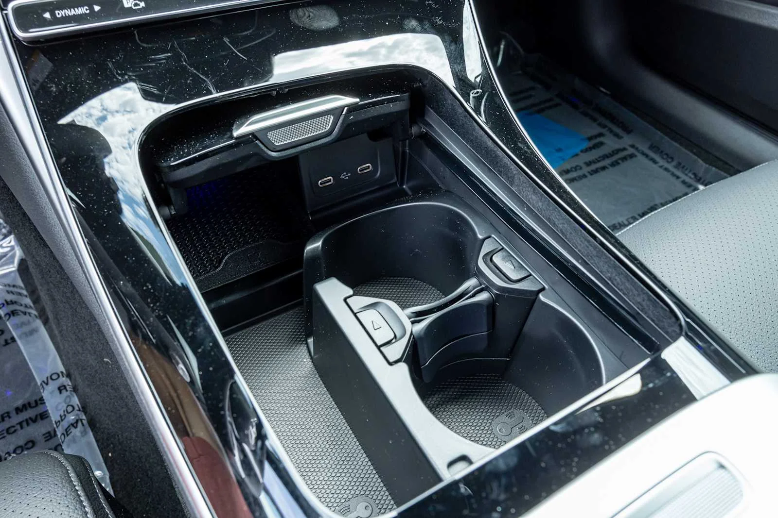 2025 Mercedes-Benz C-Class Sedan C 300 - Photo 16