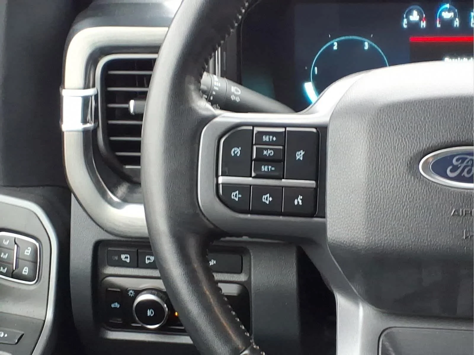 Used 2024 Carbonized Gray Ford LARIAT image 21