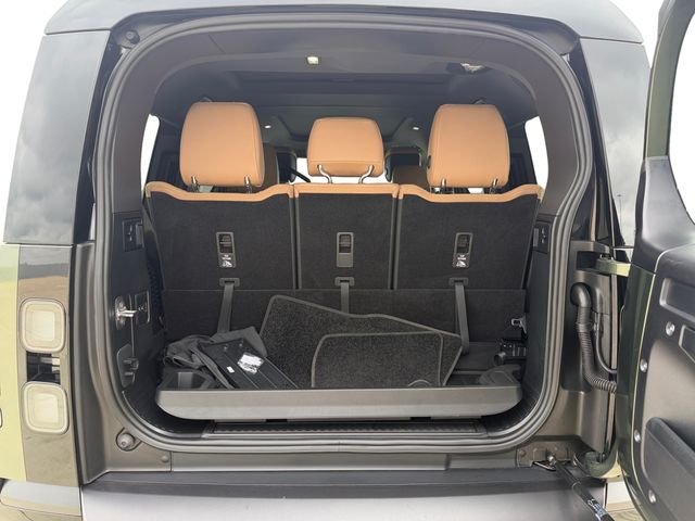 Certified Used 2026 Green Land Rover X-Dynamic SE image 18