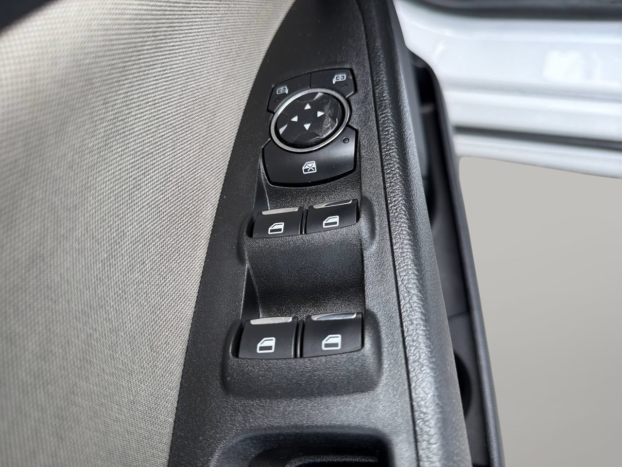 Used 2019 Oxford White Ford S image 17