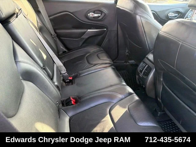 Used 2019 Gray Jeep Limited image 29