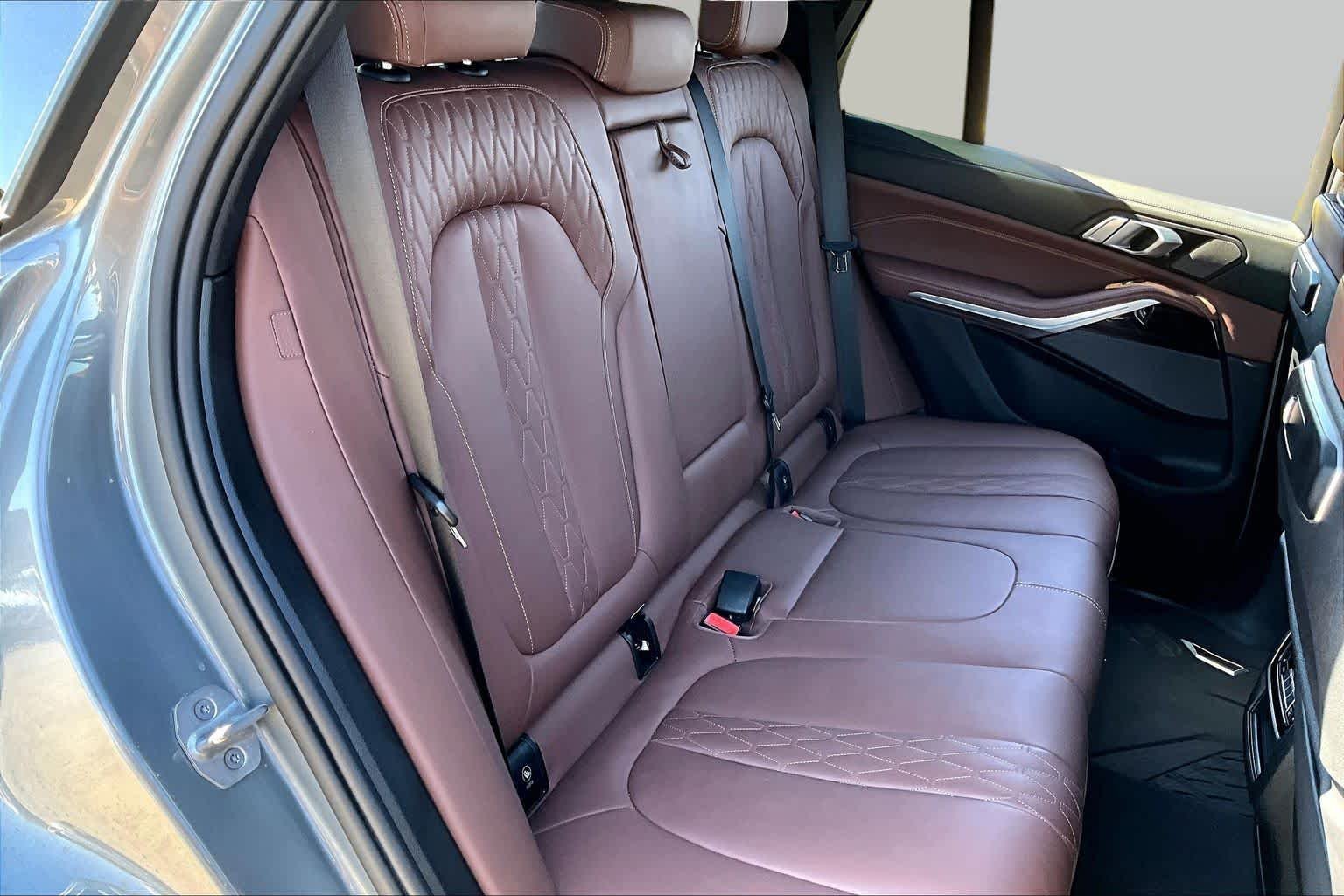 Used 2024 Skyscraper Grey Metallic BMW xDrive40i image 17