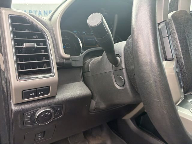 Used 2017 Magnetic Ford Lariat image 29