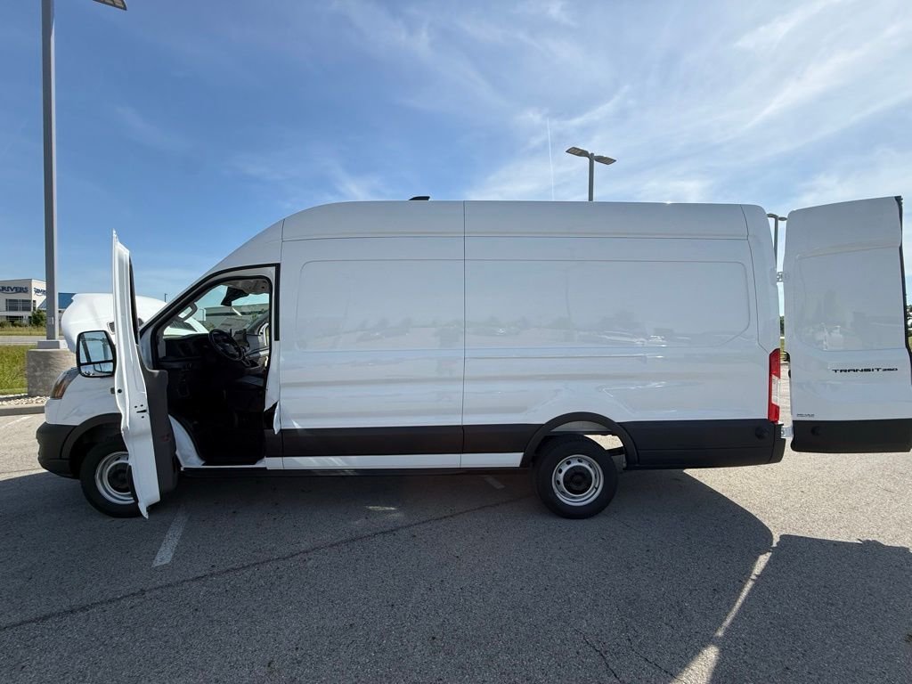 New 2026 Oxford White Ford Cargo Van image 18