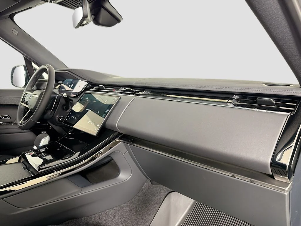New 2026 Carpathian Grey Land Rover Dynamic SE image 31