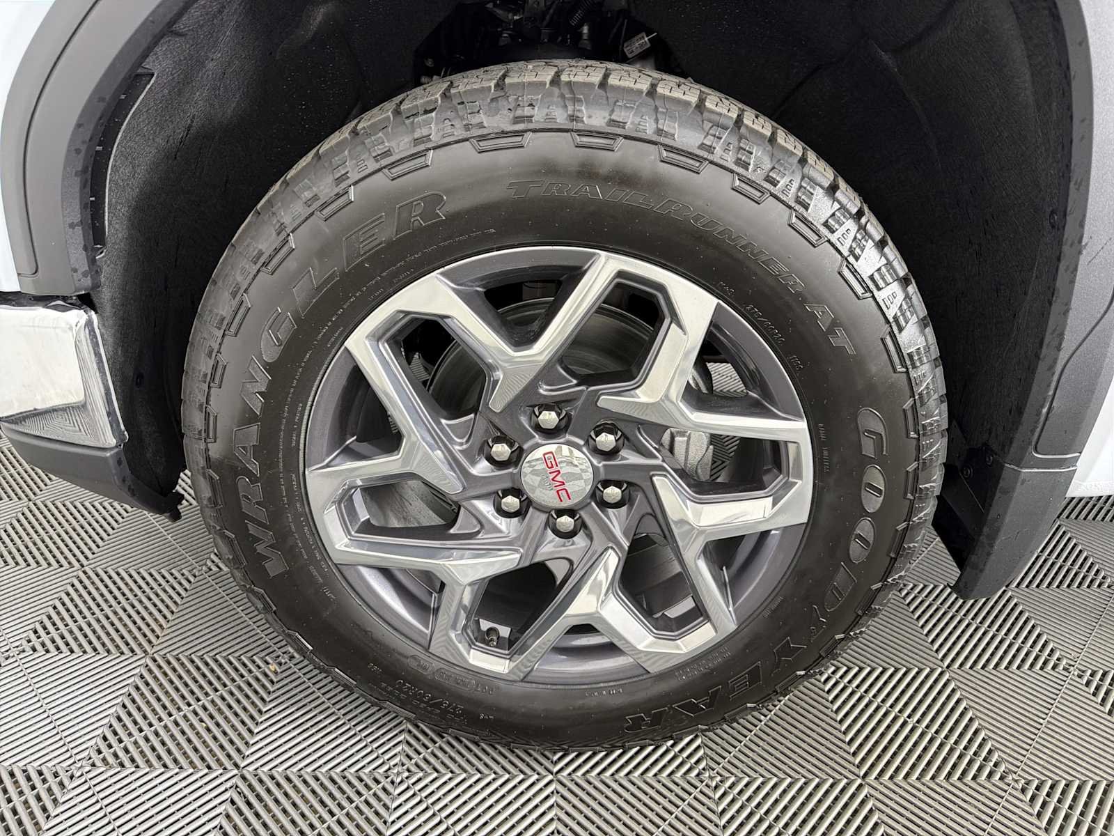 2026 GMC Sierra 1500 SLT - Photo 9