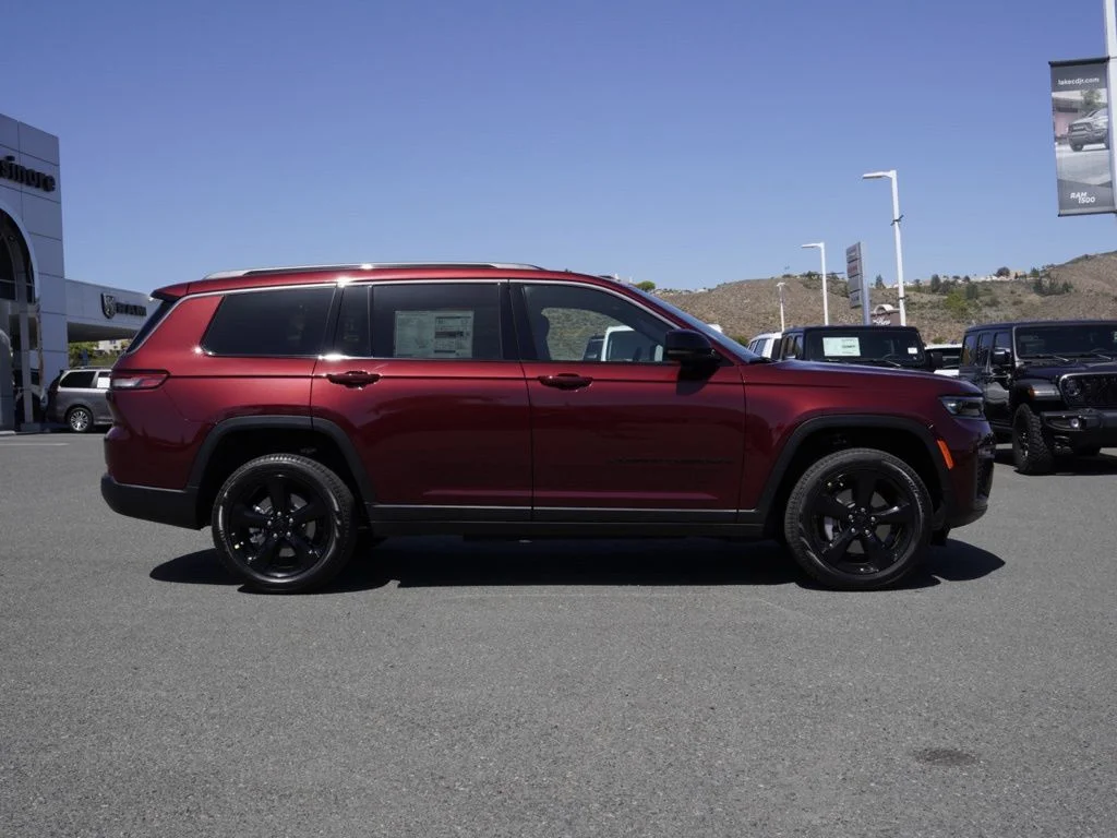 New 2026 Velvet Red Pearl-Coat Exterior Paint Jeep Limited image 2