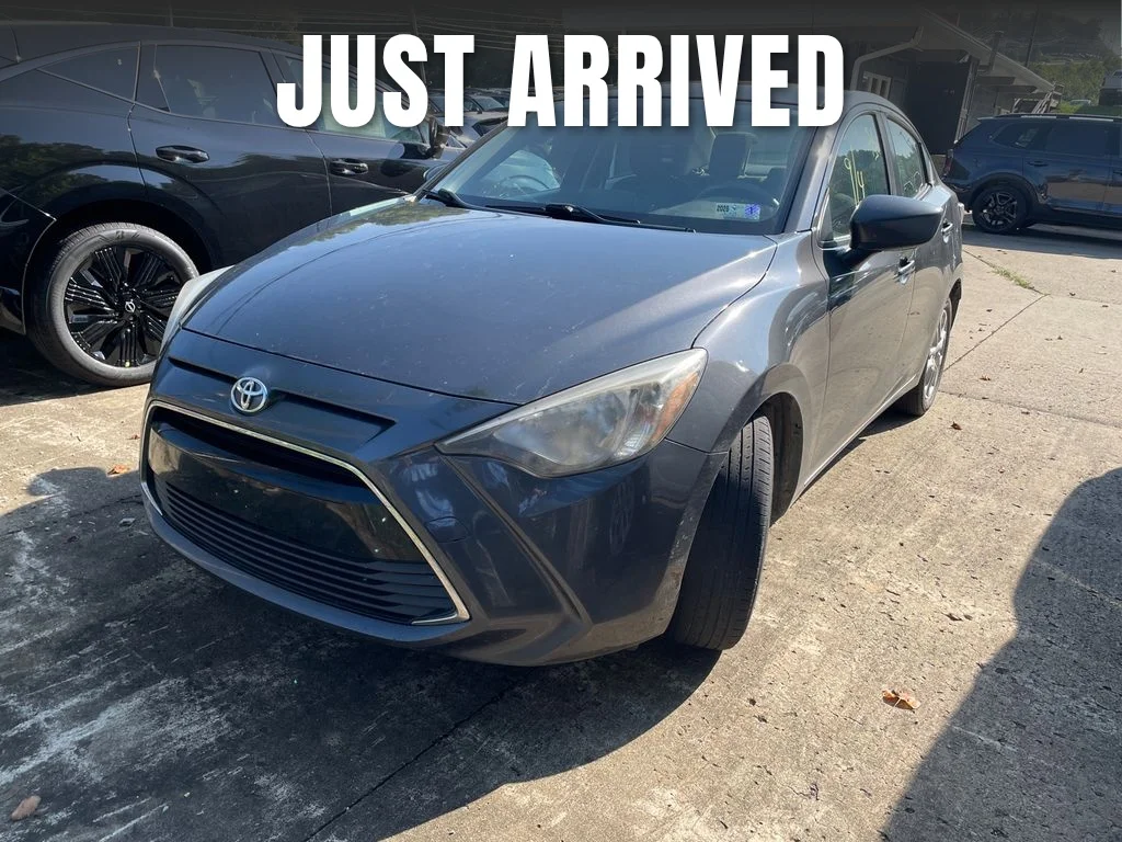 Used 2018 Graphite Toyota Base image 1