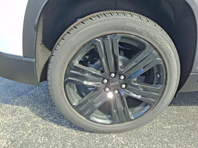 New 2027 Glacier White Tricoat GMC Elevation image 8