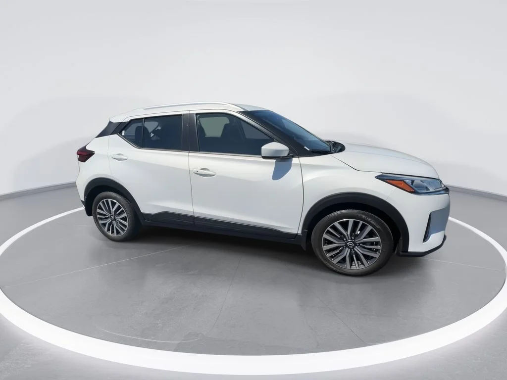 Used 2024 White Nissan SV image 9