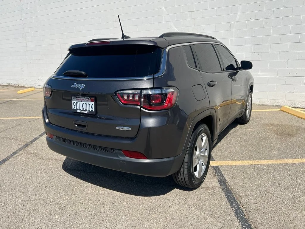 Used 2022  Jeep Latitude image 7