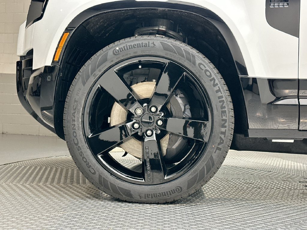 New 2026 Fuji White Land Rover X-Dynamic SE image 5