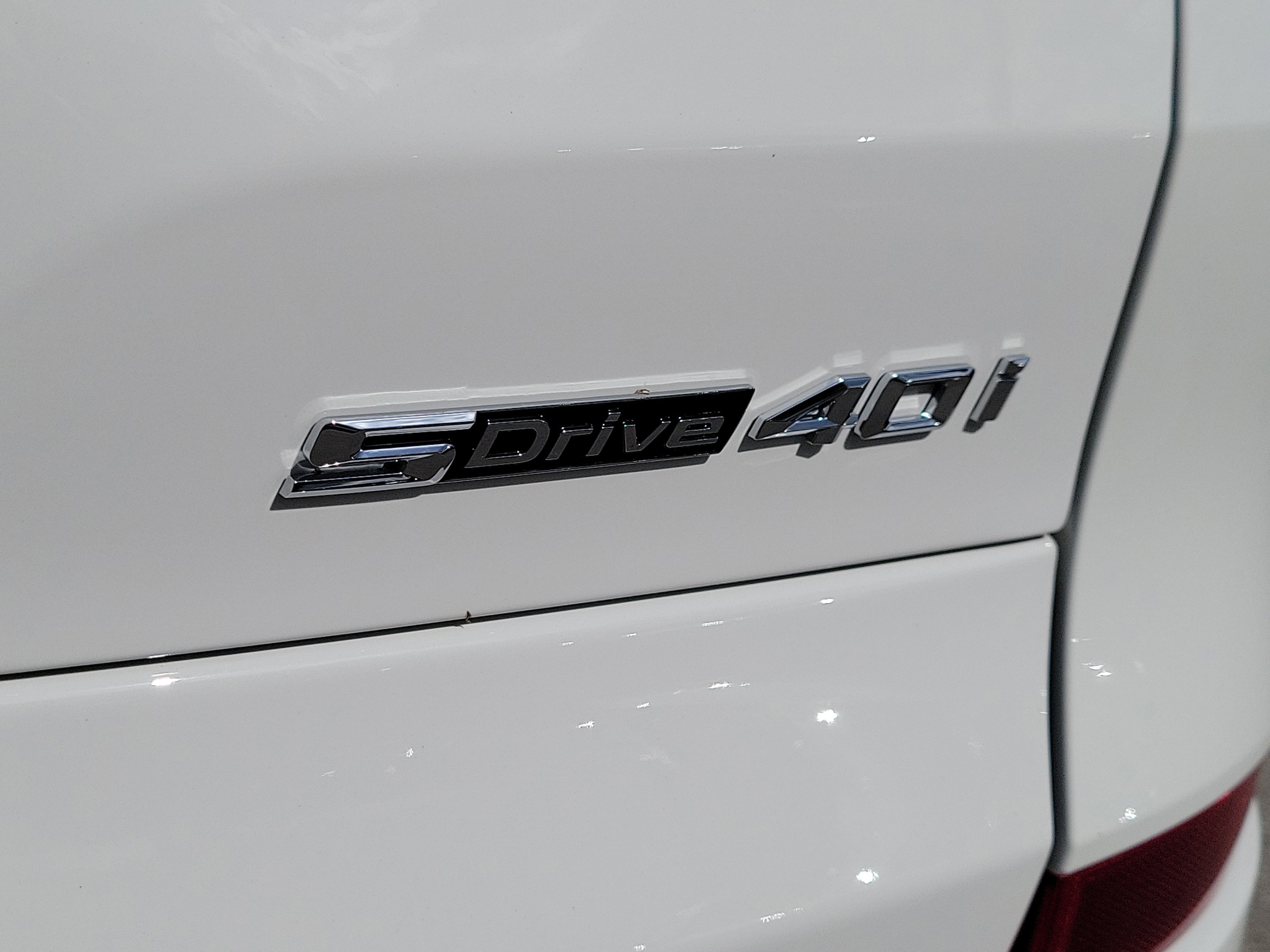 New 2026 Alpine White BMW sDrive40i image 5