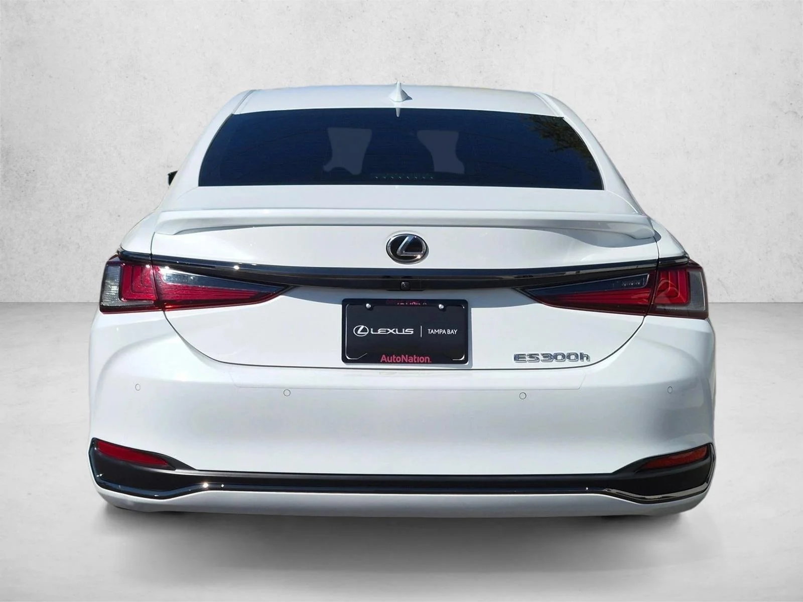 Certified Used 2024 Ultra White Lexus ES 300h F SPORT Handling image 7