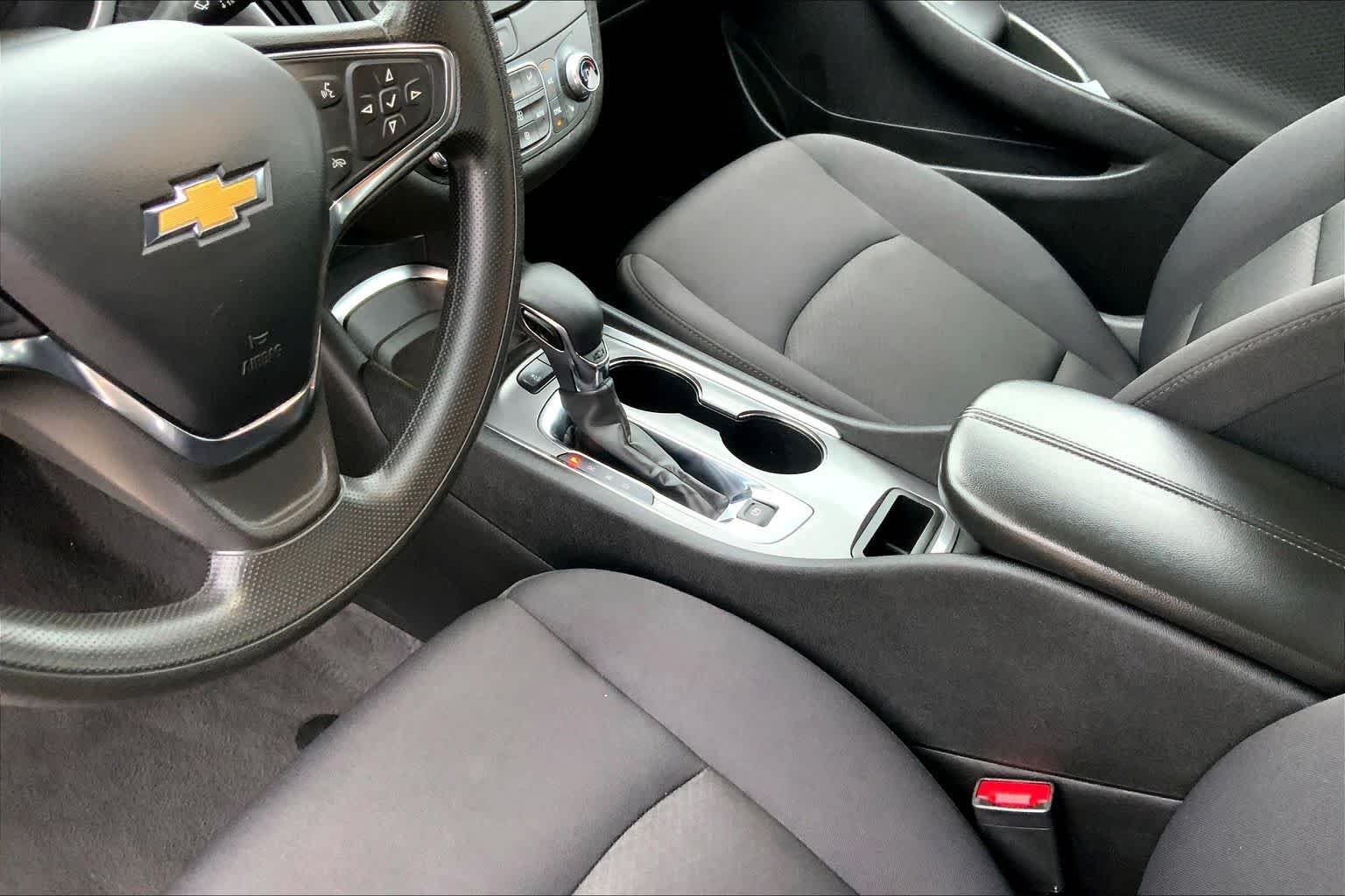 Used 2024 Summit White Chevrolet LT image 16