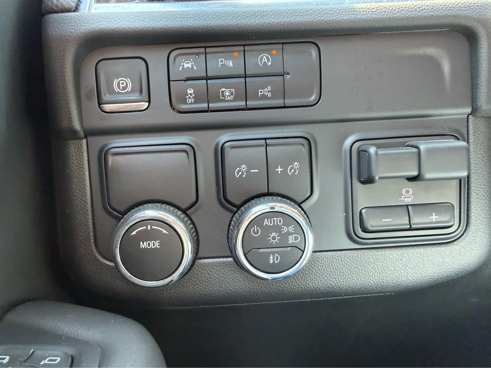 Used 2025 Iridescent Pearl Tricoat Chevrolet RST image 30