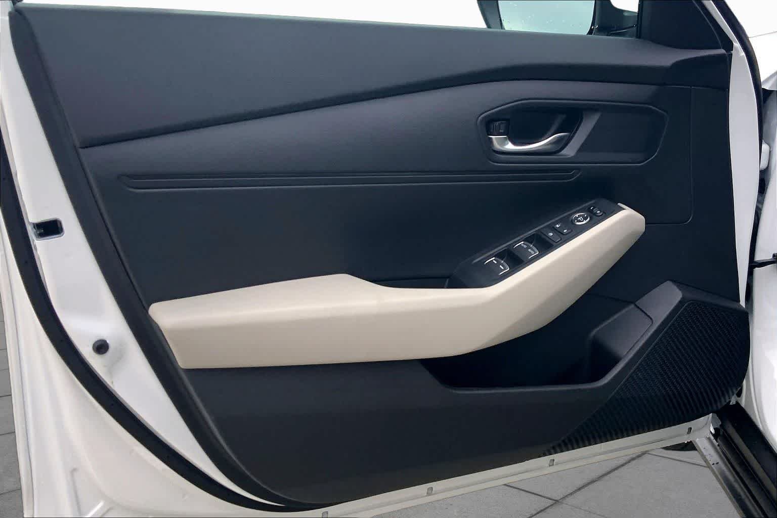 New 2026 Platinum White Pearl Honda LX image 10