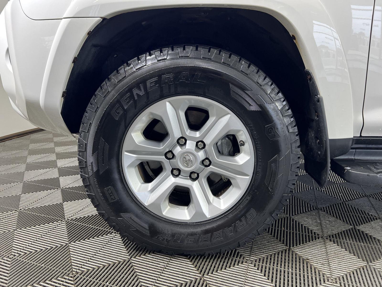 Used 2017 Super White Toyota SR5 Premium image 9