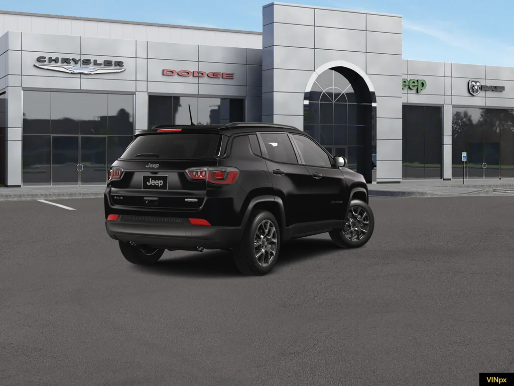 New 2026 Diamond Black Crystal Pearl-Coat Exterior Paint Jeep Latitude image 6