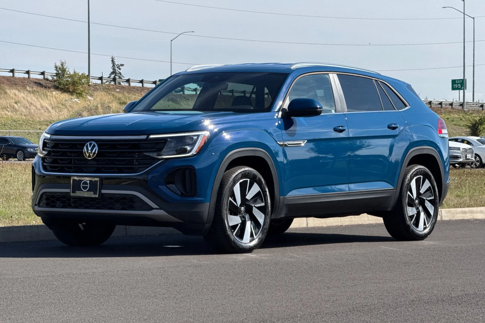 Used 2026  Volkswagen SE w/Technology image 7