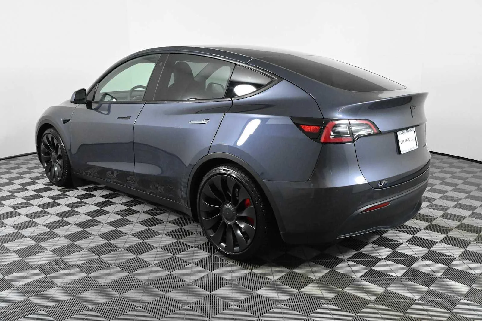 Used 2022  Tesla Performance image 8
