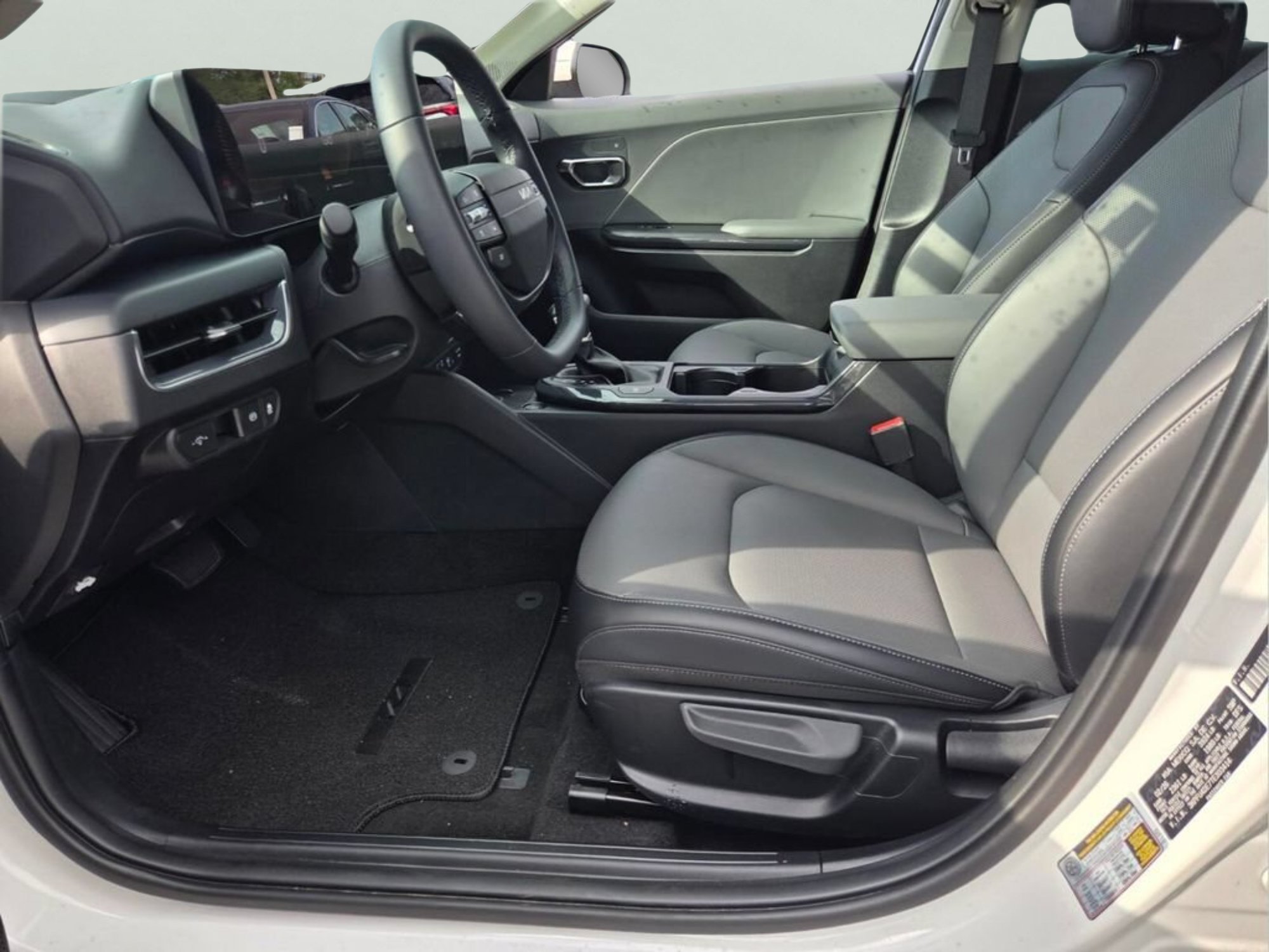 New 2026 Snow White Pearl Kia EX image 9