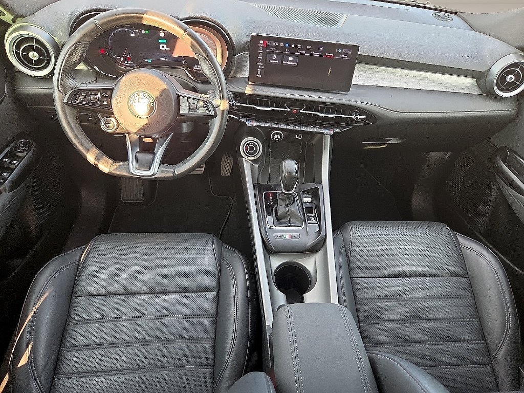 Used 2024 Silver Alfa Romeo Ti image 12
