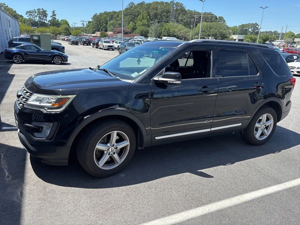 2017 Ford Explorer XLT V6 4WD's photo