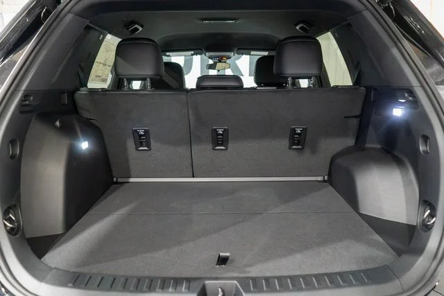 New 2027 Mosaic Black Metallic Chevrolet LT image 9